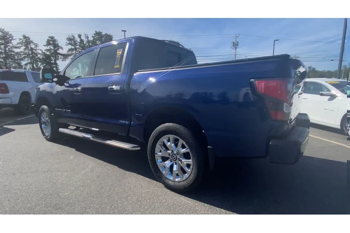 $39642 : Nissan Titan 2020 4x4 SV 4dr image 8