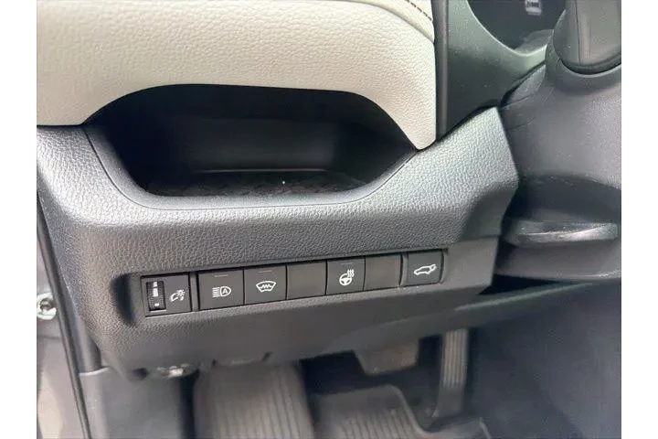 $37992 : Toyota RAV4 2025 XLE Premium image 8