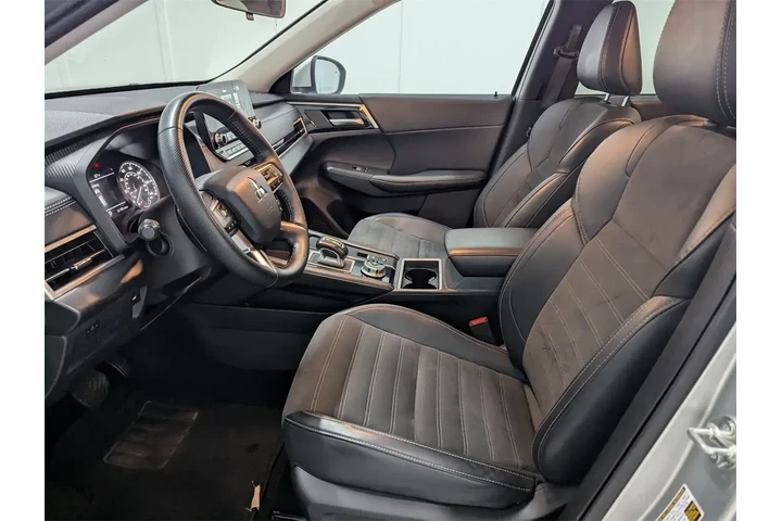$25997 : Mitsubishi Outlander 2024 SE image 10