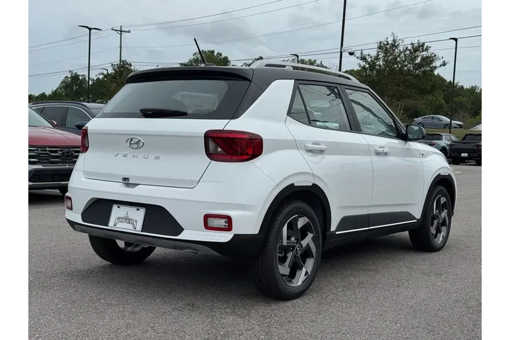 $24327 : Hyundai VENUE 2026 SEL 4dr C image 9