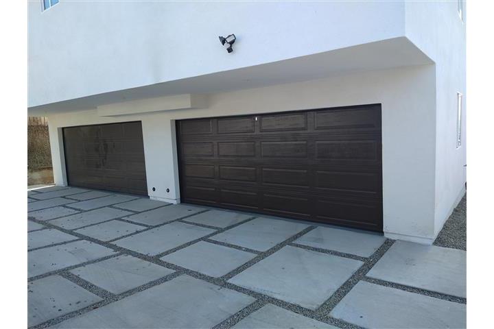 LARGE TOWNHOUSE, EAST L.A. image 4