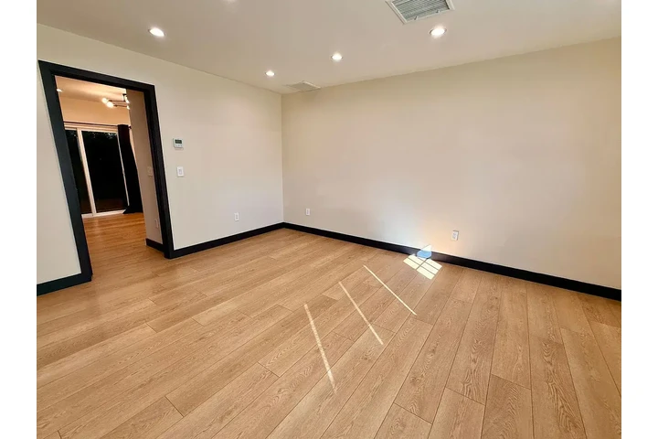 $1000 : casa bellamente remodelada image 3