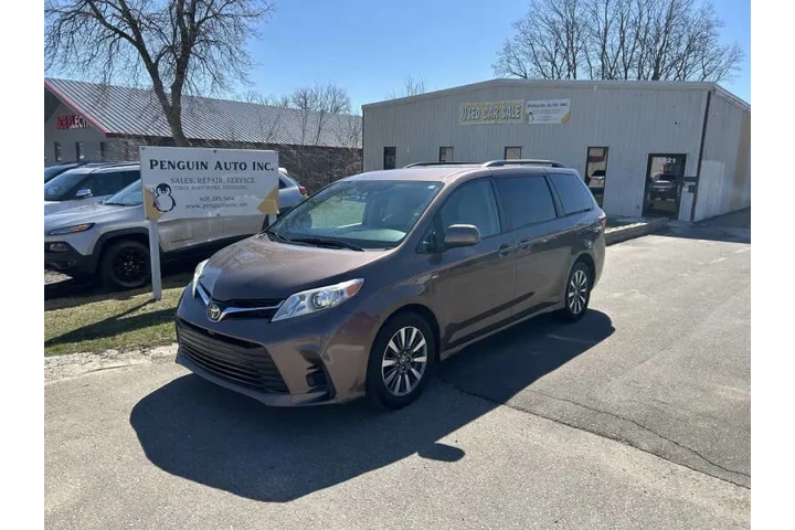 $17900 : 2020 Sienna LE 7-Passenger image 2
