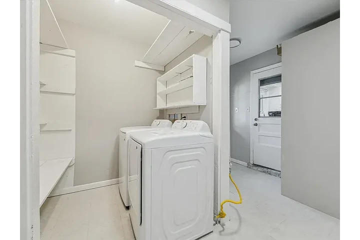 $2150 : 3 beds 1 baths available image 9