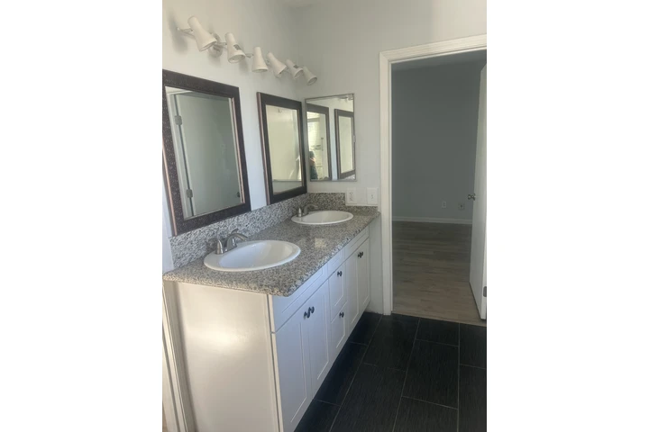 $3200 : Townhouse image 8