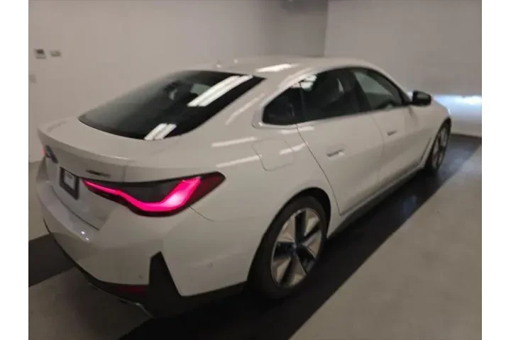 $28890 : BMW i4 2023 eDrive35 Gran Co image 4