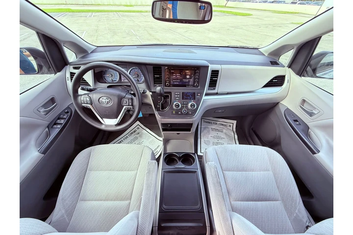 $17995 : Toyota Sienna image 9