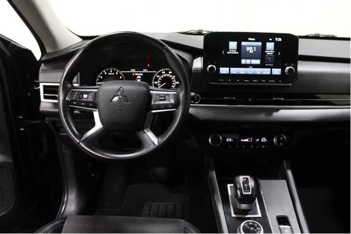 $22700 : Mitsubishi Outlander 2022 SE image 2