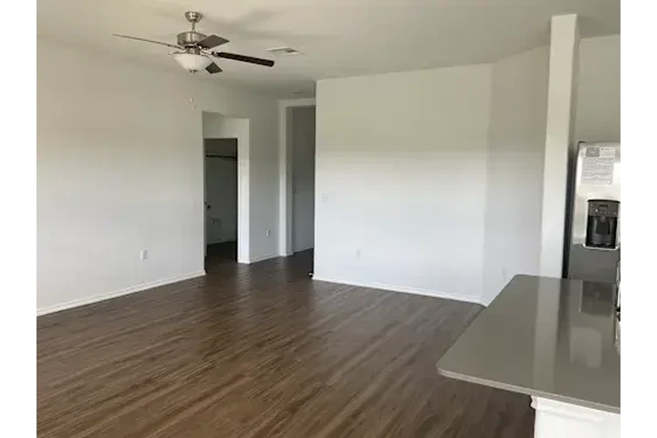 $1300 : Affordable Apartments image 7