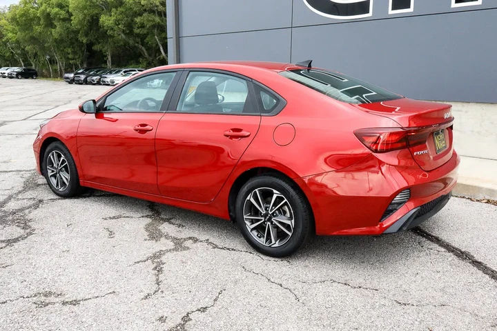 $17288 : 2023 Forte LXS image 6