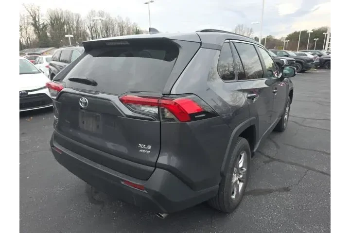 $30608 : Toyota RAV4 2024 AWD XLE 4dr image 8