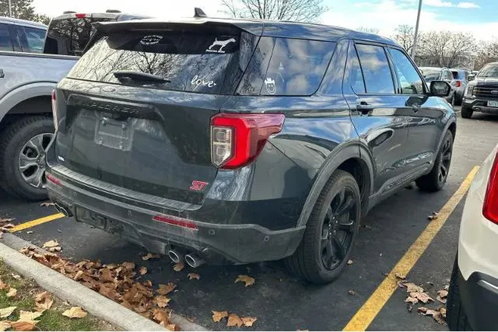 $33995 : Ford Explorer 2022 AWD ST 4d image 2