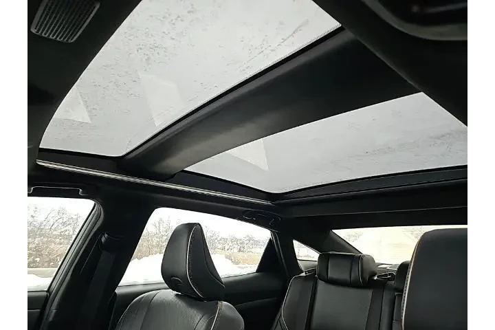 $30495 : Toyota Crown 2024 AWD Limite image 2