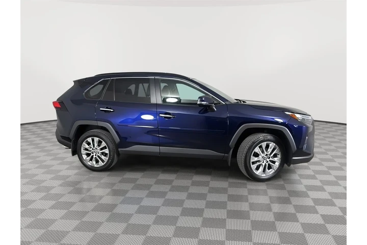 $42191 : Gold Certified 2025 RAV4 Limi image 7