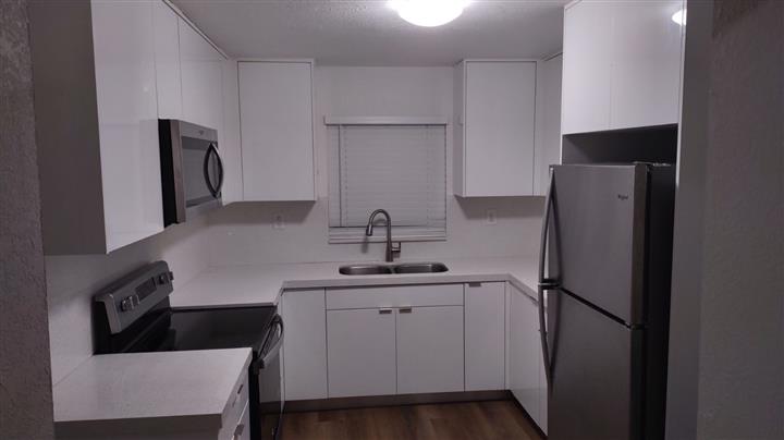 $2500 : Rent 2 Bedroom, 1 Bathroom image 2