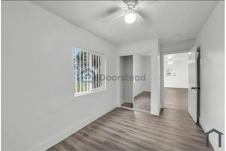 $2600 : CASA DE RENTA ! image 10