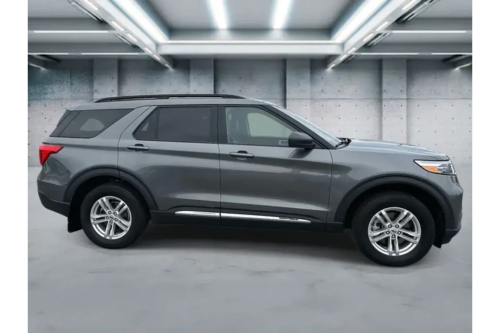$30446 : Ford Explorer 2023 AWD XLT 4 image 3