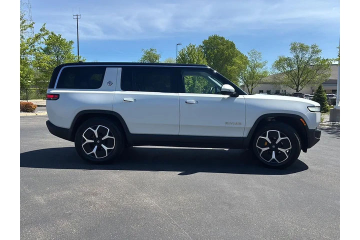 $68299 : 2024 R1S Adventure image 10