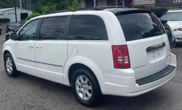 $3900 : 2010 Town and Country Touring image 4