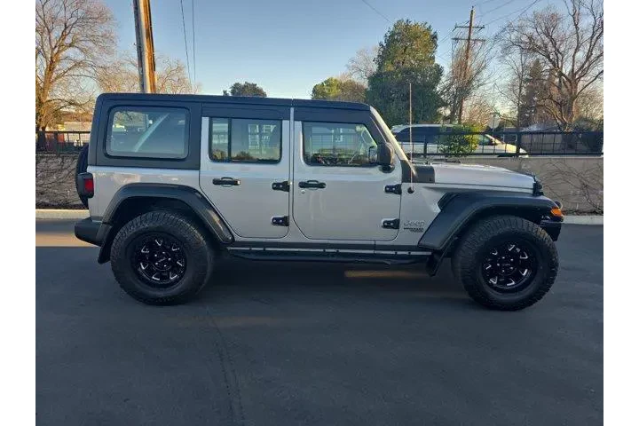 $27995 : Jeep Wrangler Unlimited 2021 image 3