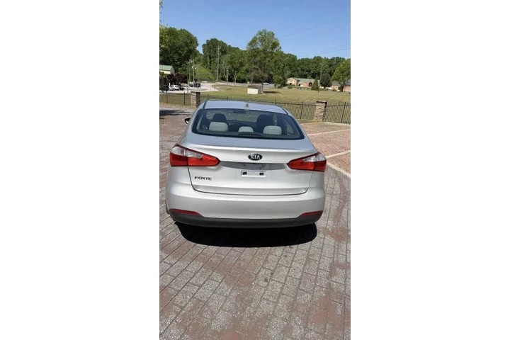 $4500 : 2016 Forte LX image 8