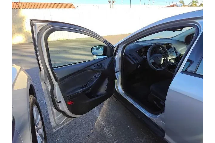 $9167 : Ford Focus 2017 S 4dr Sedan image 6