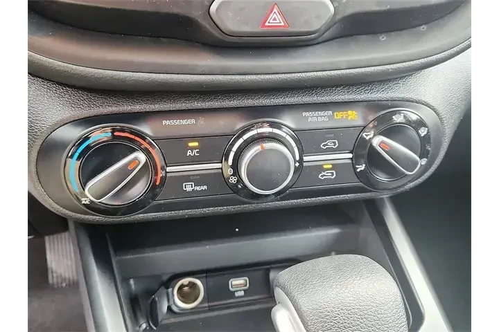 $17388 : Kia Soul 2024 LX 4dr Crossov image 9