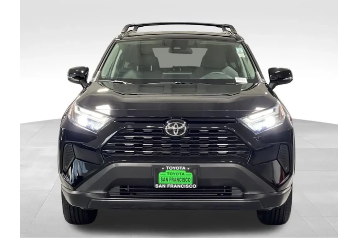 $30588 : Gold Certified2023 RAV4 XLE image 8