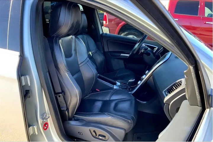 $14489 : Volvo XC60 2015 AWD T6 R-Des image 8