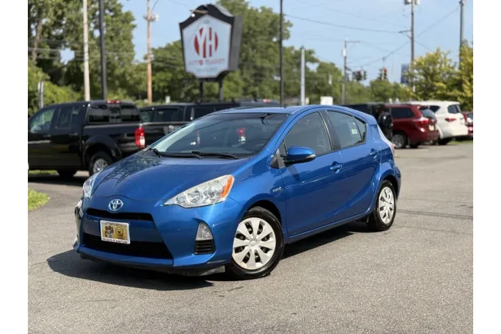 $8500 : 2012 Prius c Two image 1