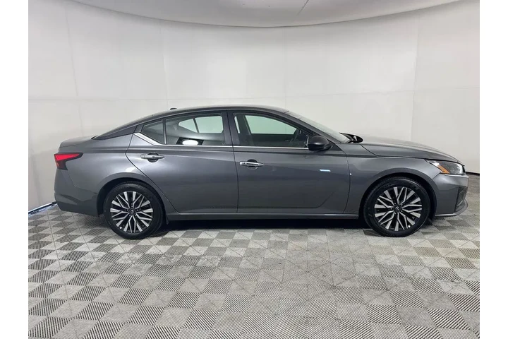 $19420 : Nissan Altima 2025 2.5 SV 4d image 4
