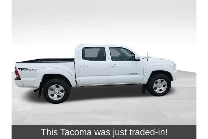 $25823 : Toyota Tacoma 2015 4x4 V6 4d image 1