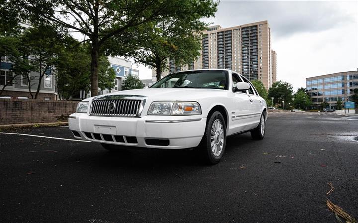 $10250 : 2010 MERCURY GRAND MARQUIS image 8