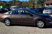 $8900 : 2015 Altima 2.5 S thumbnail