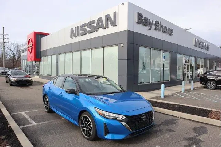 $19272 : Nissan Sentra 2025 SR 4dr Se image 1