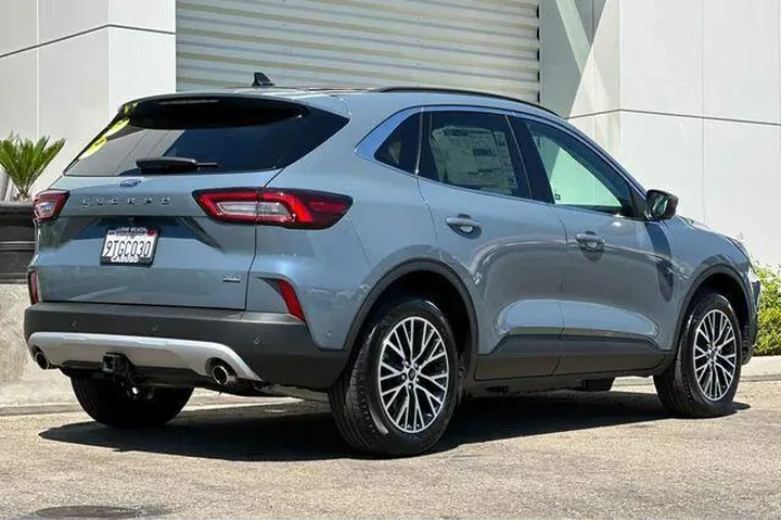 $29975 : Ford Escape Plug-In Hybrid 2 image 3