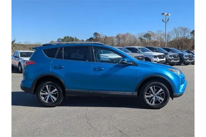 $19382 : Toyota RAV4 2017 XLE 4dr SUV image 2