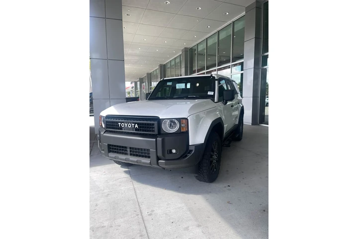 Toyota Land Cruiser image 9
