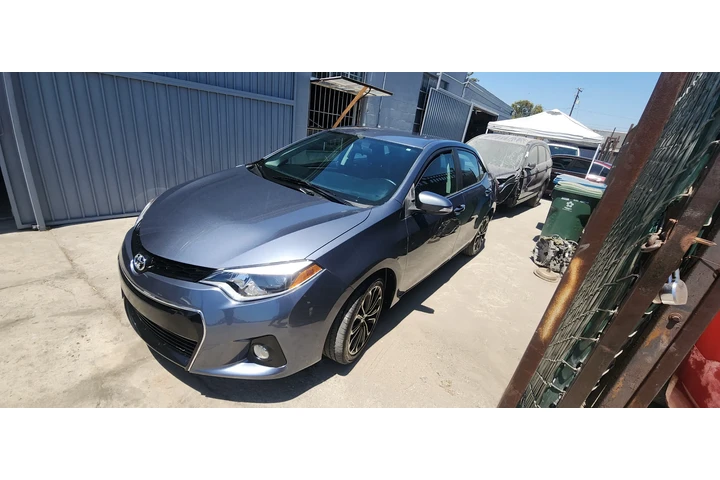$9000 : 2015 Toyota corolla image 2