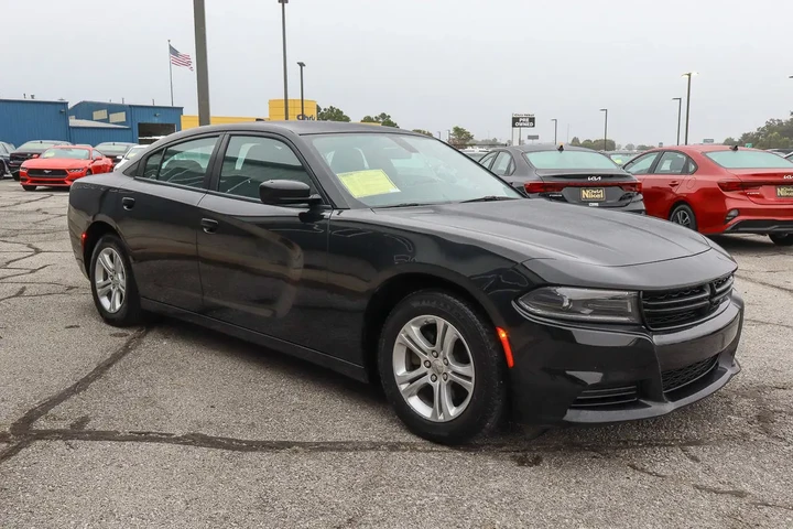$18688 : 2023 Charger SXT image 3