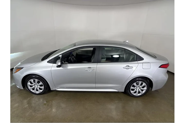 $23997 : Gold Certified2025 Corolla LE image 10