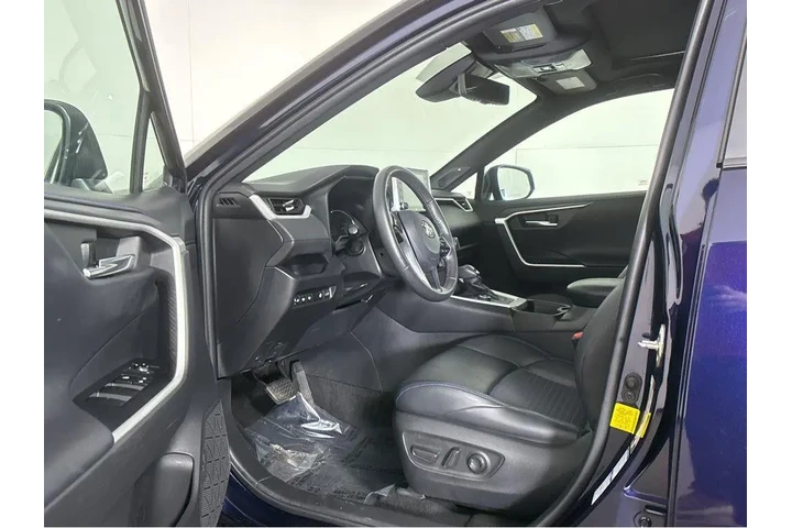 $18994 : 2021 RAV4 Hybrid XSE image 2