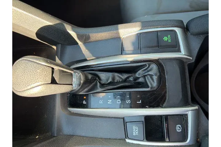 $16992 : Honda Civic 2016 LX 4dr Seda image 8