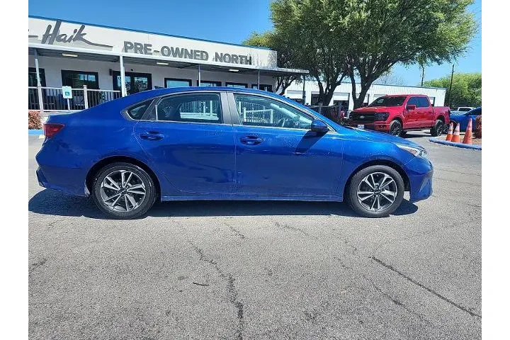 $17999 : Kia Forte 2023 LXS 4dr Sedan image 2