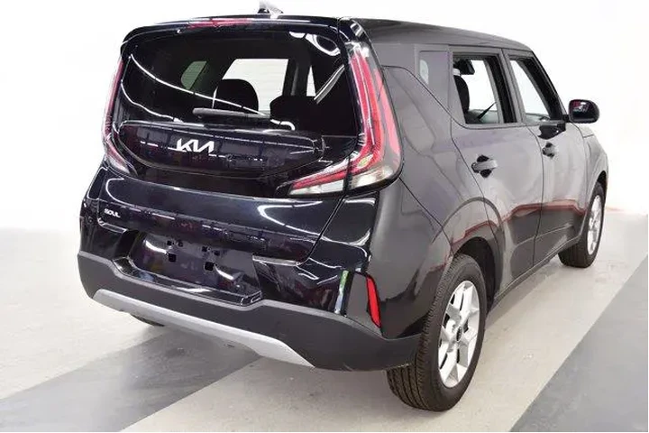 $17994 : Kia Soul 2025 LX 4dr Crossov image 3