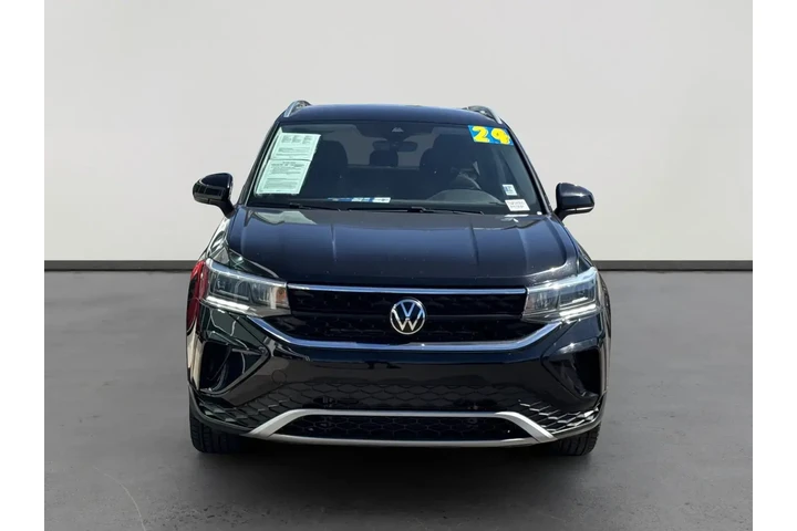 Volkswagen Taos 2024 SE 4dr image 2