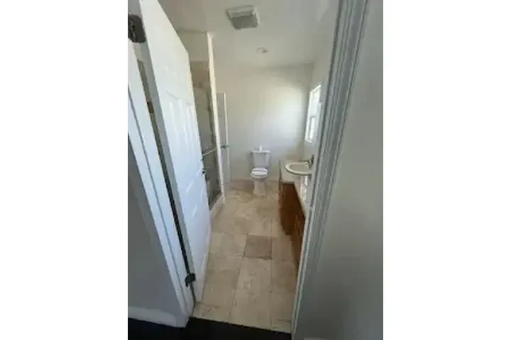 SUR LOS ANGELES  RENTO CASA image 3