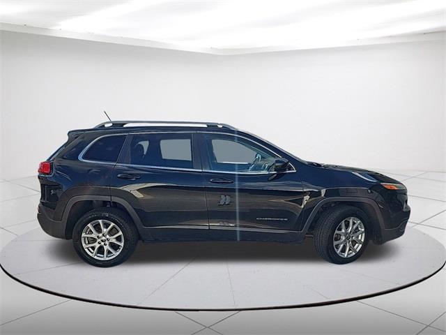 $8995 : Pre-Owned 2014 Cherokee Latit image 2