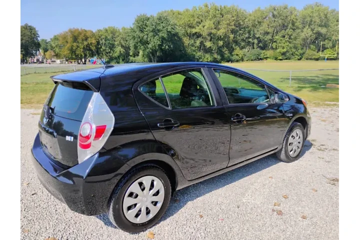 $7995 : 2014 Prius c Three image 7