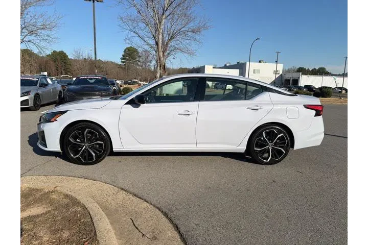 $21391 : Nissan Altima 2024 2.5 SR 4d image 4